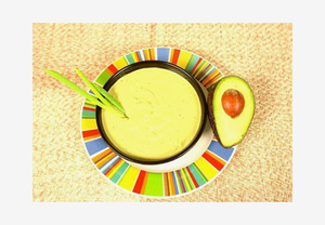 Холодный суп с авокадо.