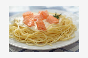 Спагетти с семгой и луком «Golden Fish»